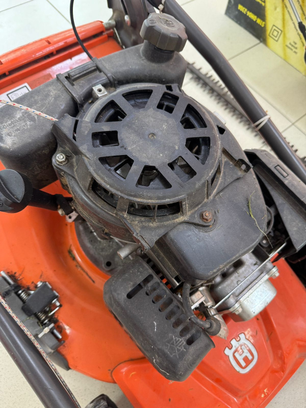 Газонокосилка Husqvarna LC151S