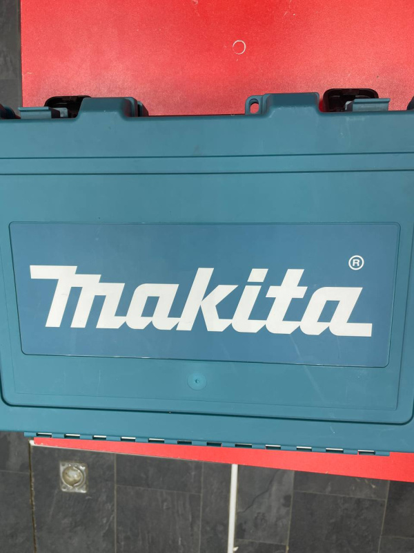 Перфоратор Makita HR2470