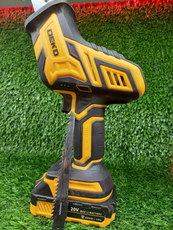 Сабельная пила Deco DKSR20