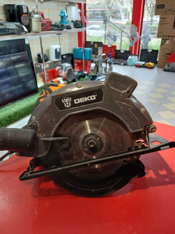 Торцовочная пила Deko DKCS1900