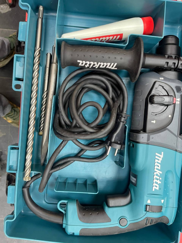 Перфоратор Makita HR2470