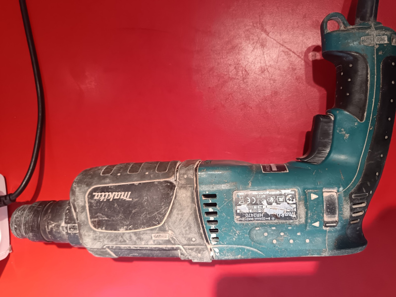 Перфоратор Makita HR2470