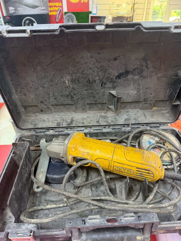 Болгарка Dewalt Не указана