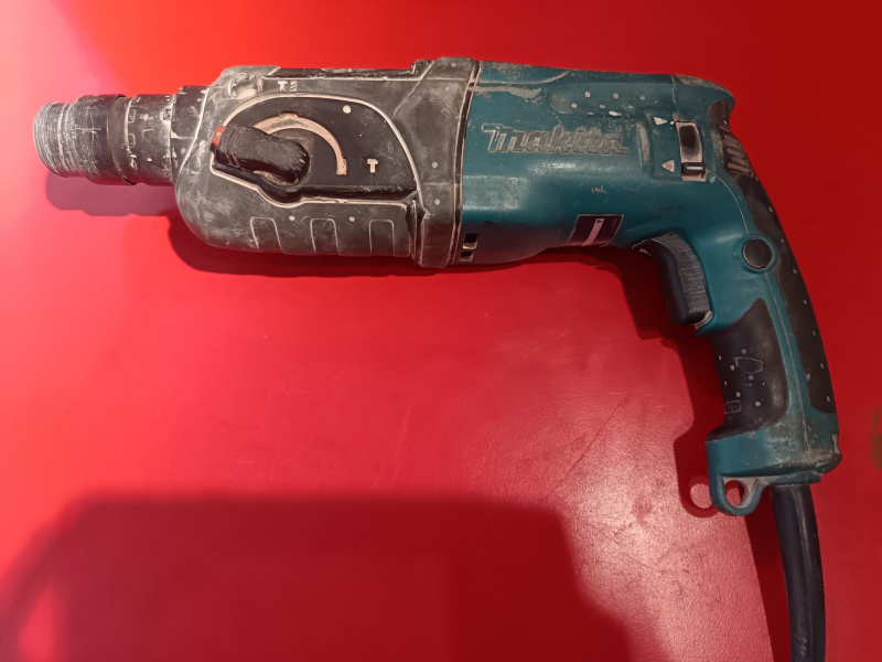 Перфоратор Makita HR2470