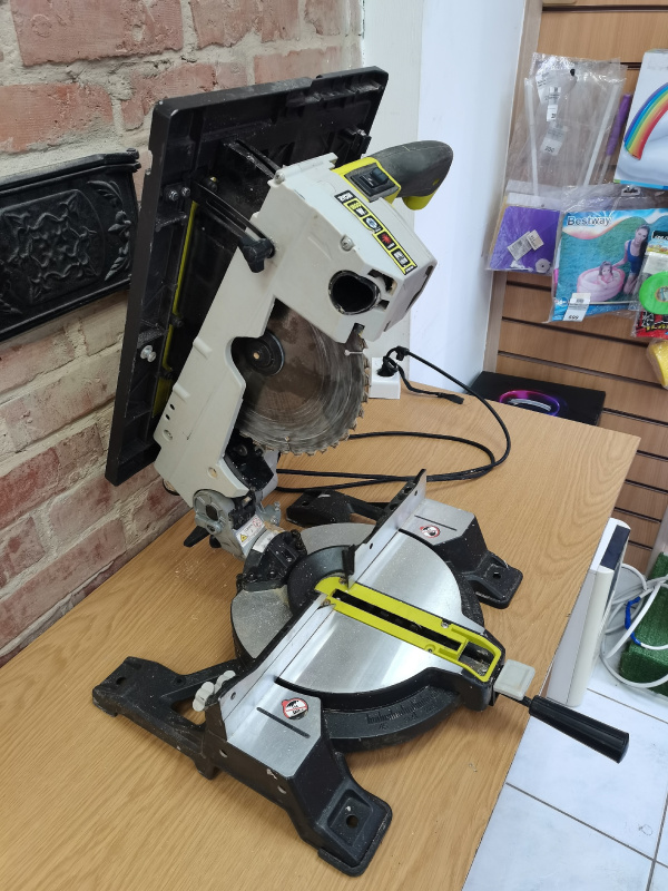 Торцовочная пила Ryobi RTMS1800