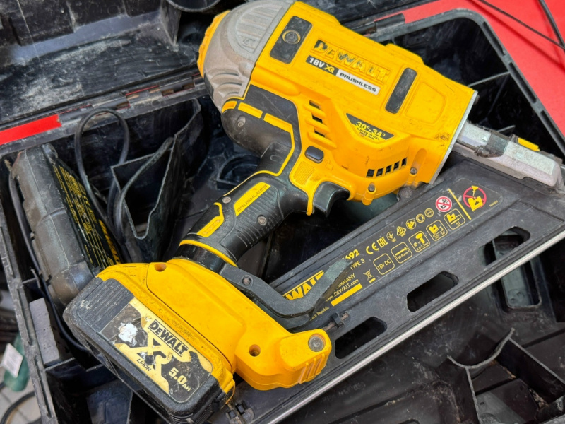 Пневмопистолет Dewalt DCN692