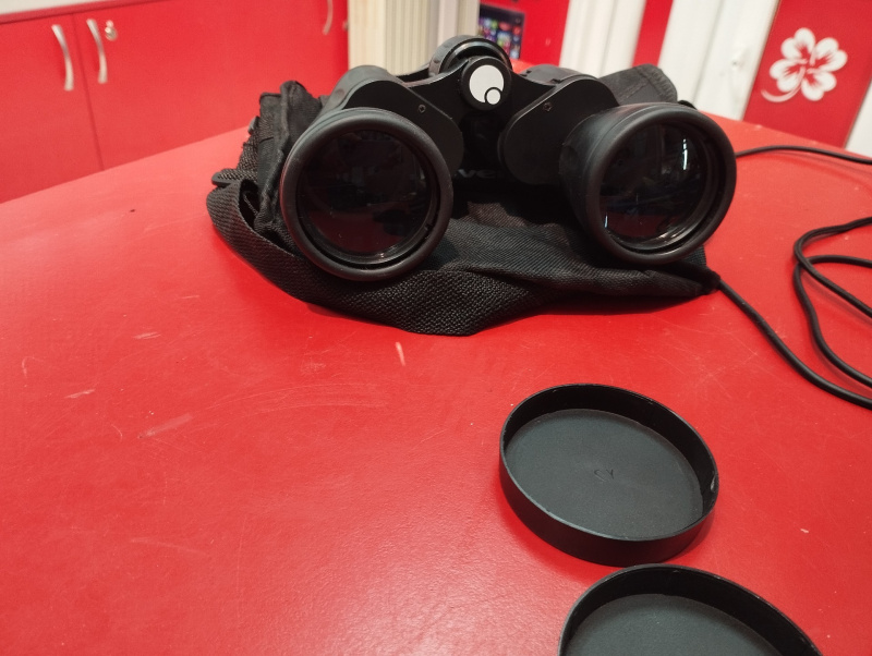 Бинокль  Levenhuk New Atom 10x50