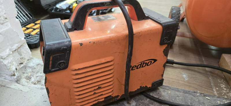 Сварочный аппарат - инвертор ММА Redbo MMA-250