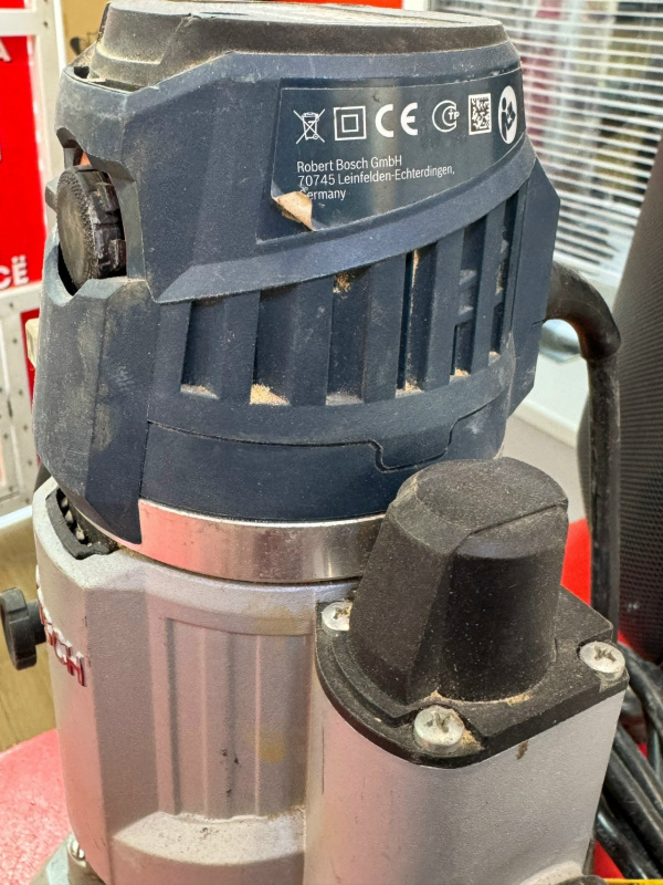 Фрезер Bosch Gof 1600 CE
