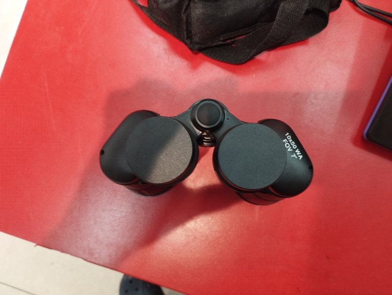 Бинокль  Levenhuk New Atom 10x50