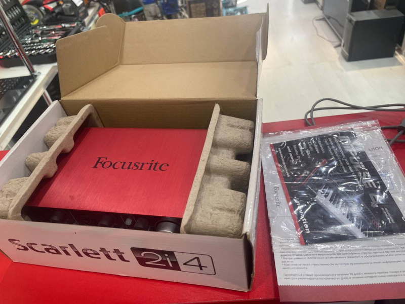 Ресивер Focusrite 2i4
