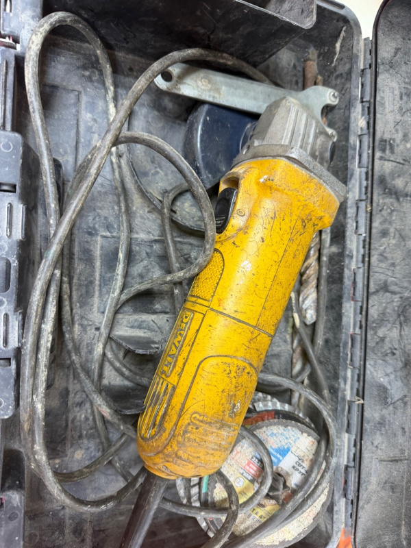 Болгарка Dewalt Не указана